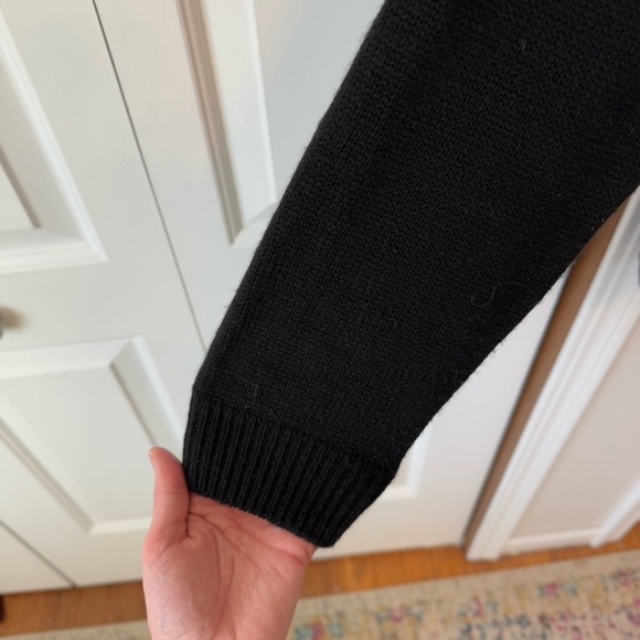 AQE Fashion Women’s Black Knit Eyelet Hole and Ruffled Sweater Size Medium - Picture 6 of 12